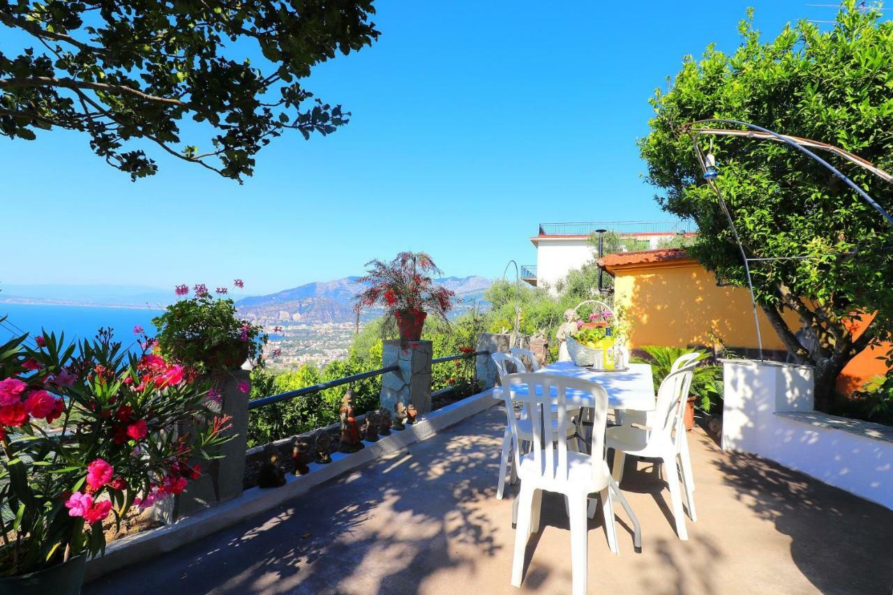Ferienwohnung La Rosa Del Sud - De Vivo Realty Sorrent Exterior foto